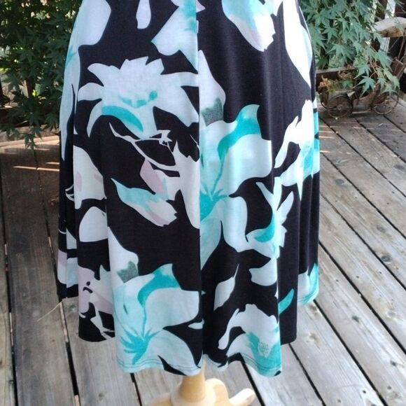 Moyabo Soft Knit Dress - Picture 8 of 13